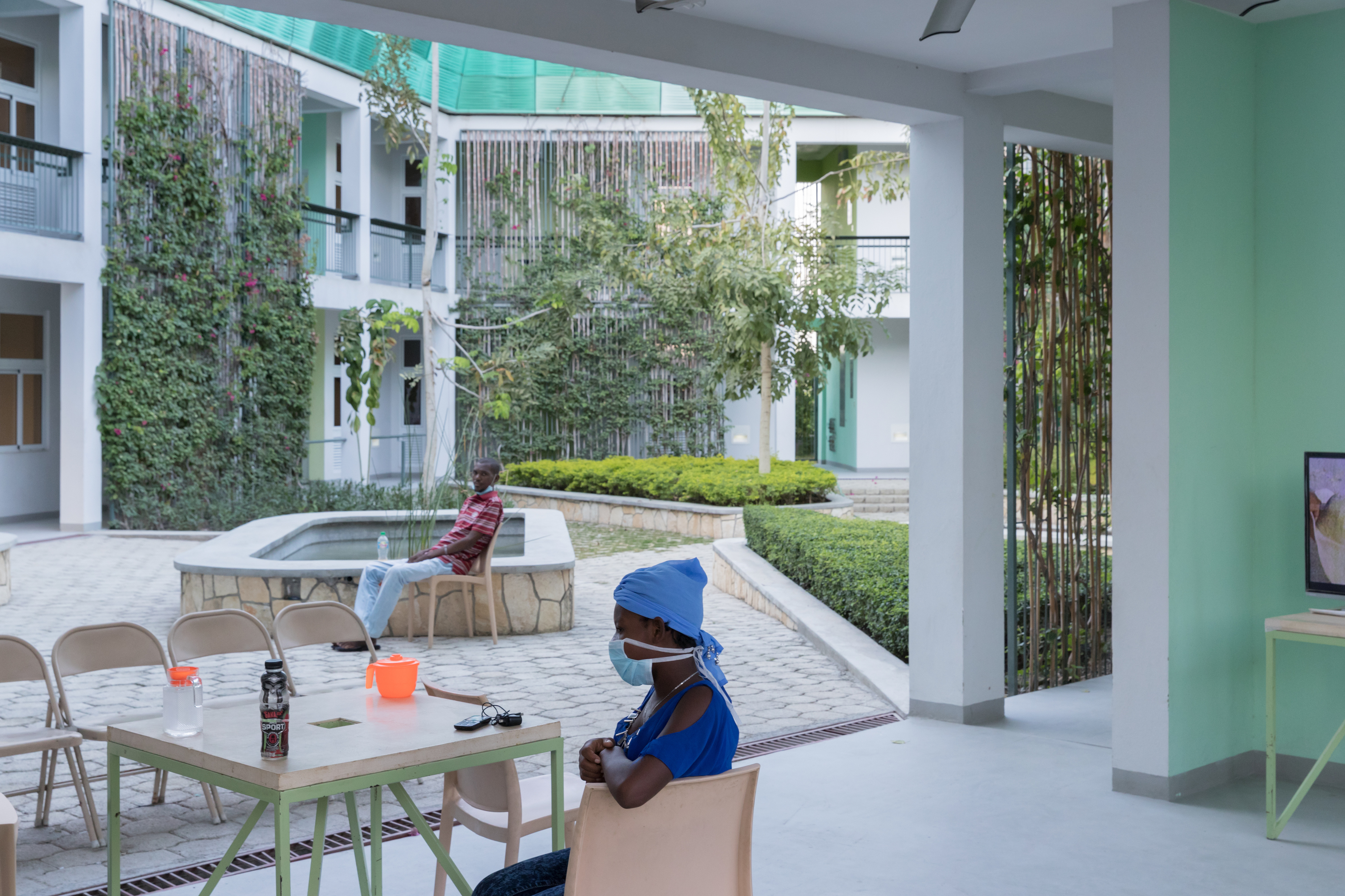 Photo of GHESKIO Tuberculosis Hospital, Photo by Iwan Baan, Patients socialize by the inner courtyard