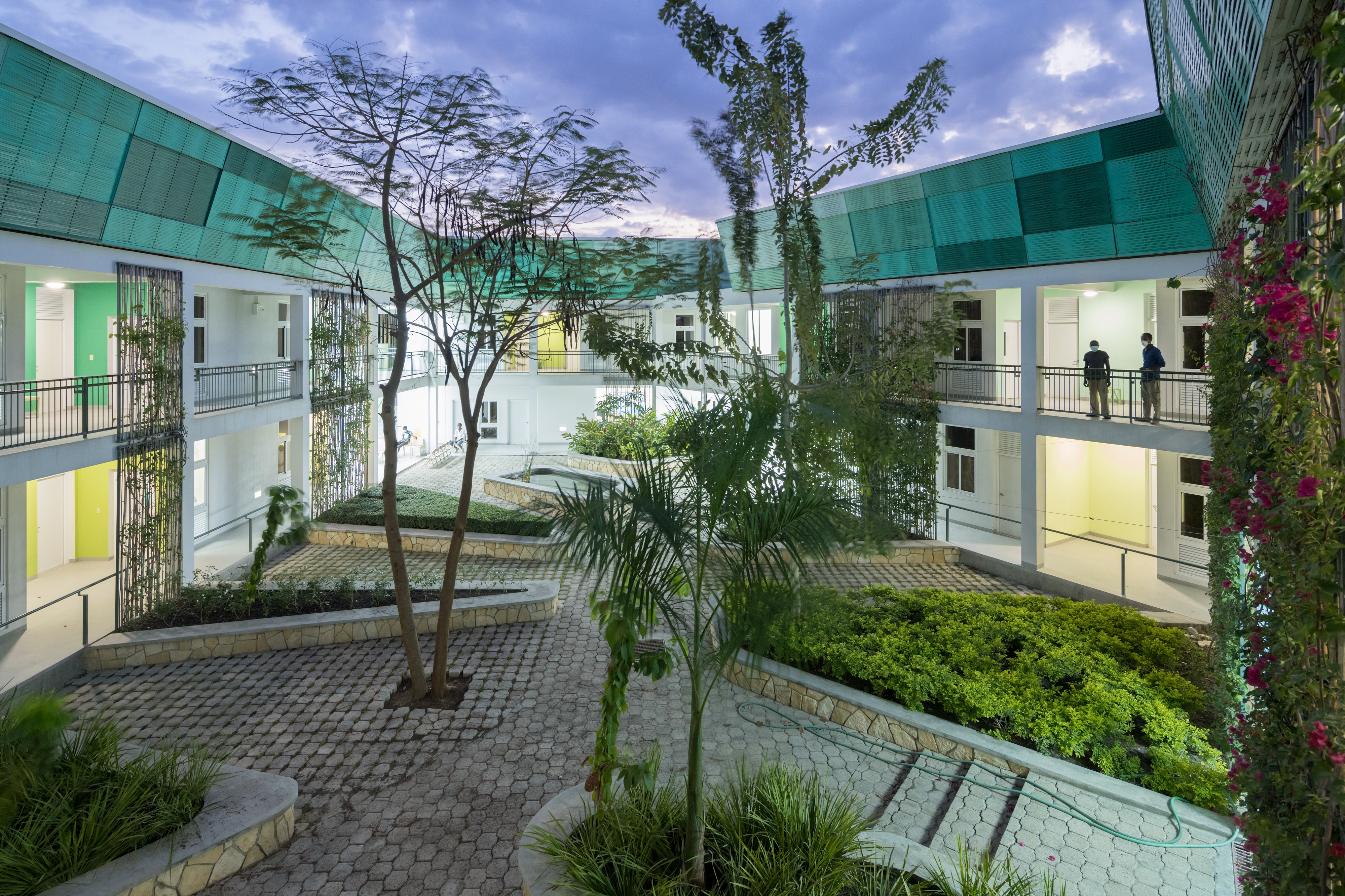 Photo of GHESKIO Tuberculosis Hospital, Photo by Iwan Baan, An Evening image of the inner courtyard