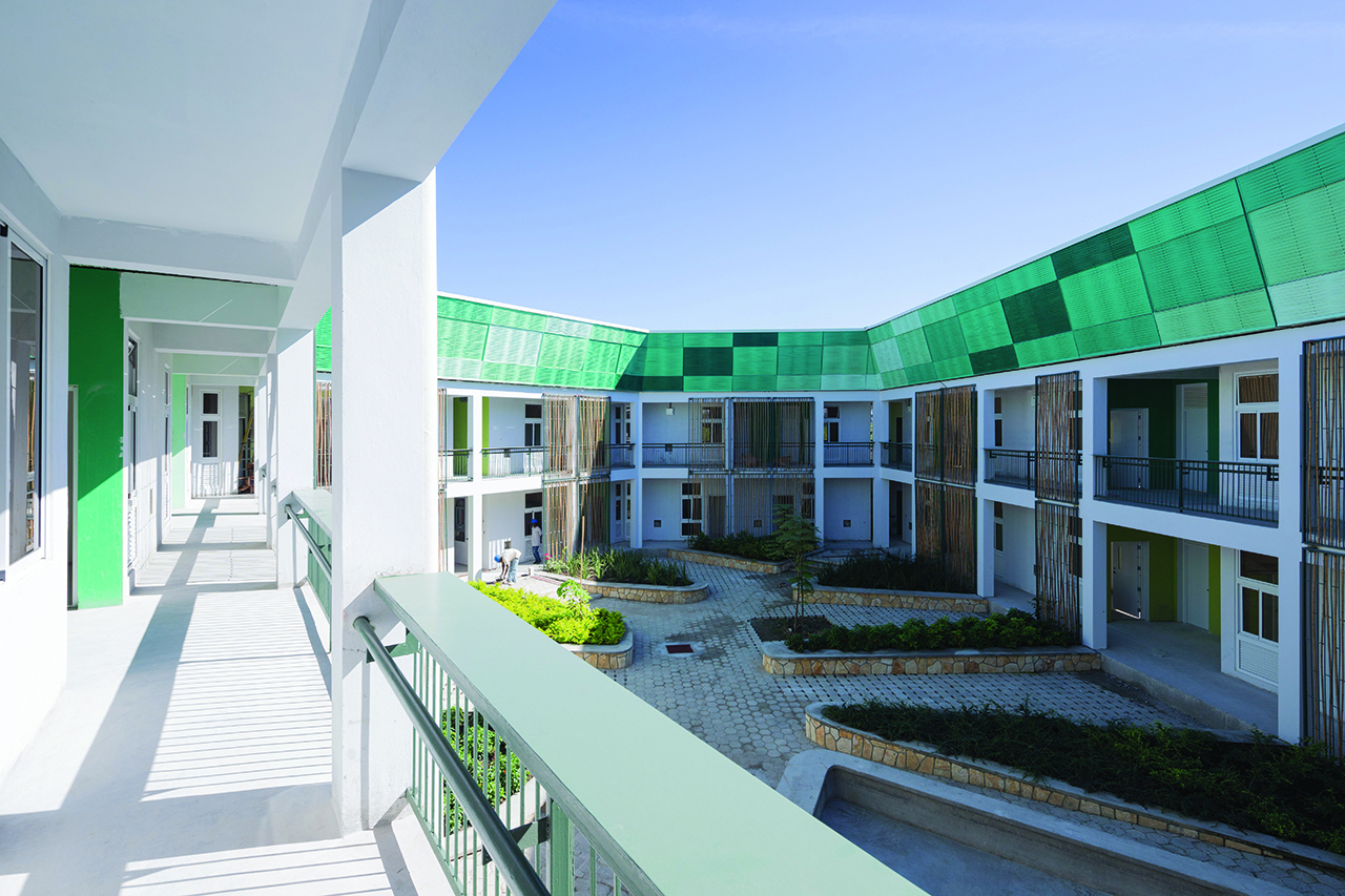 Photo of GHESKIO Tuberculosis Hospital, Photo by Iwan Baan, Upstairs open-air corridor
