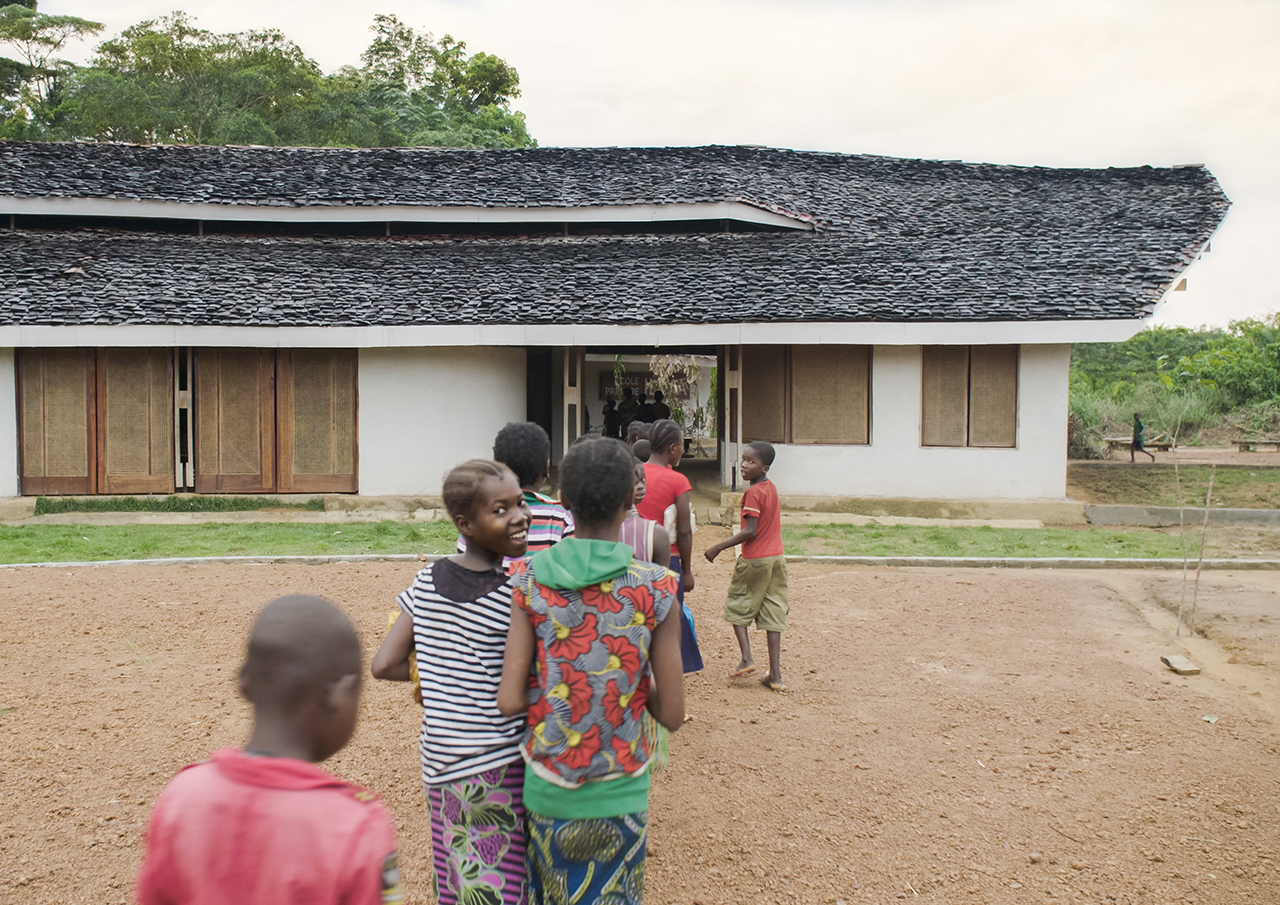 Photo of Ilima Primary School, View of hte school children lining up to go into the school from the Courtyard