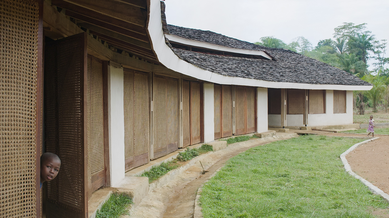 Photo of Ilima Primary School, View of the concave wall and custom screened doorways