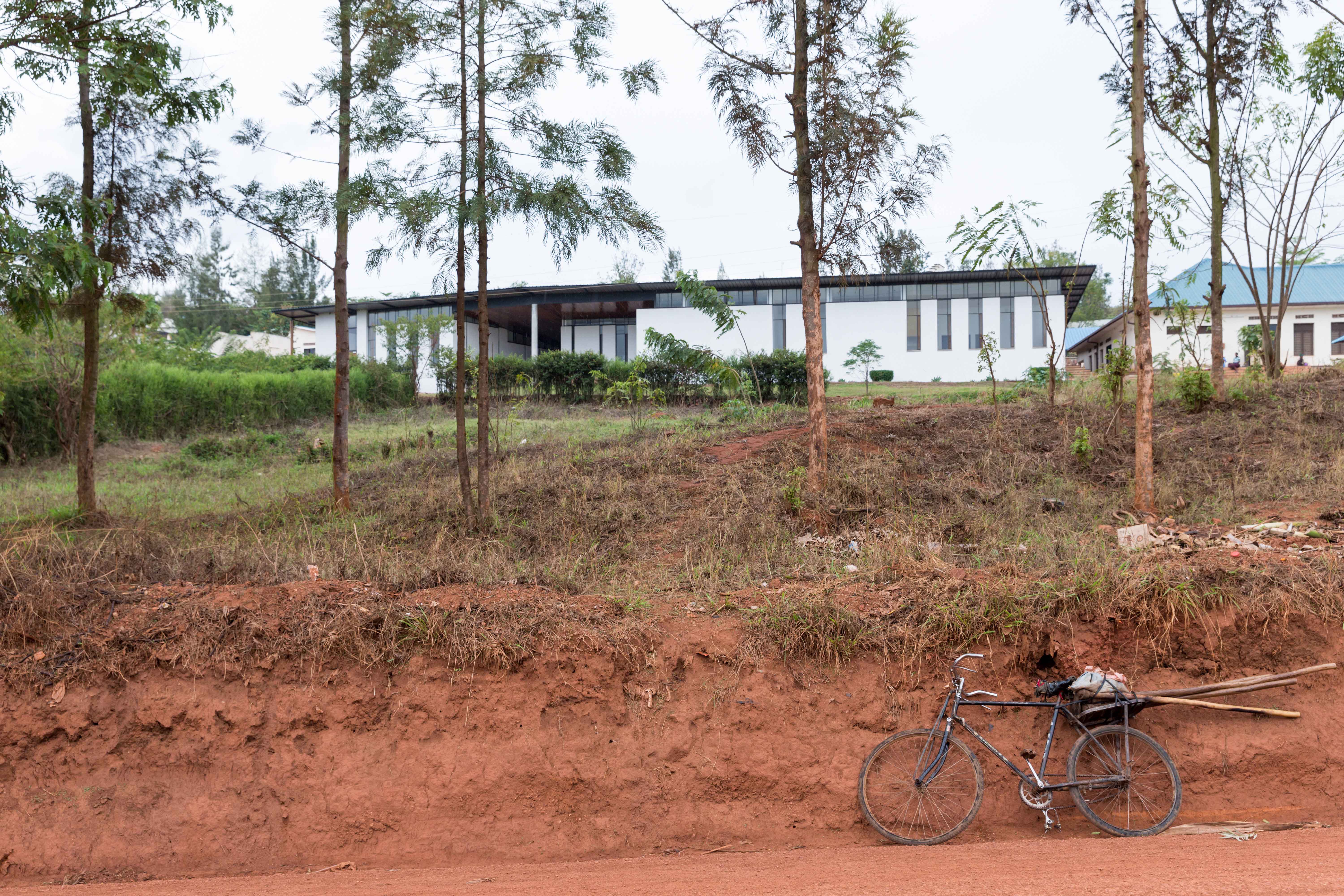 Rwinkwavu Neonatal Intensive Care Unit, Photo by Iwan Baan, Exterior view of NICU from roadway